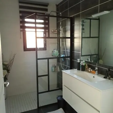 Maison Neuve Et Chaleureuse