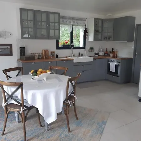 Maison Neuve Et Chaleureuse *