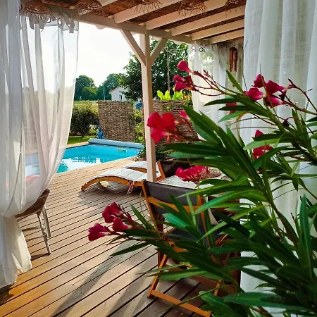 Maison Neuve Et Chaleureuse *