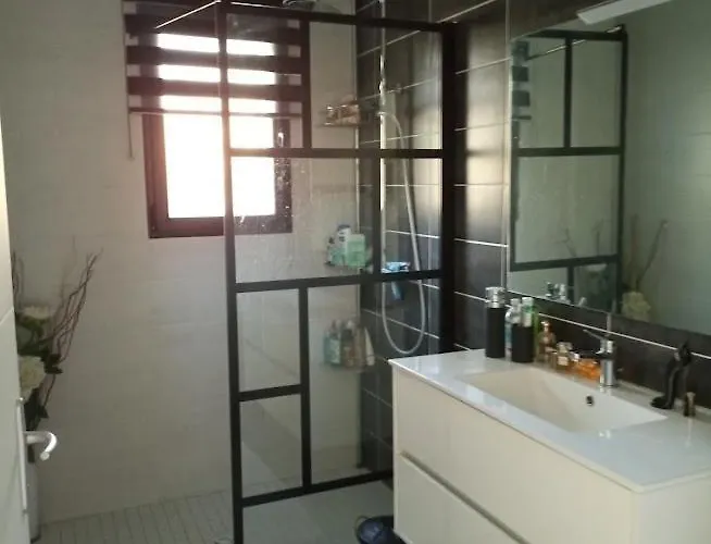 Maison Neuve Et Chaleureuse