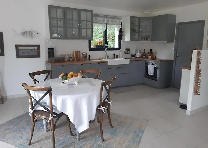 Maison Neuve Et Chaleureuse *