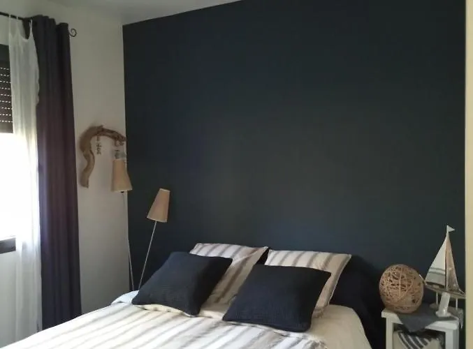 Maison Neuve Et Chaleureuse